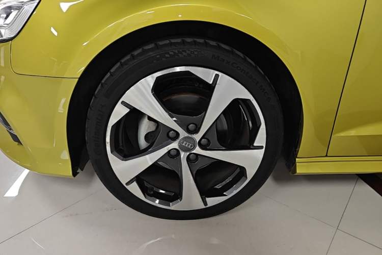 Used Audi A3 2017 Sportback 35 TFSI Sport Edition Left Front Wheel Hub