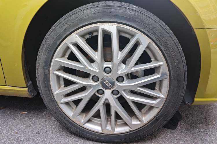 Used Audi A3 2017 Sportback 35 TFSI Ambition Edition Right Front Wheel Hub
