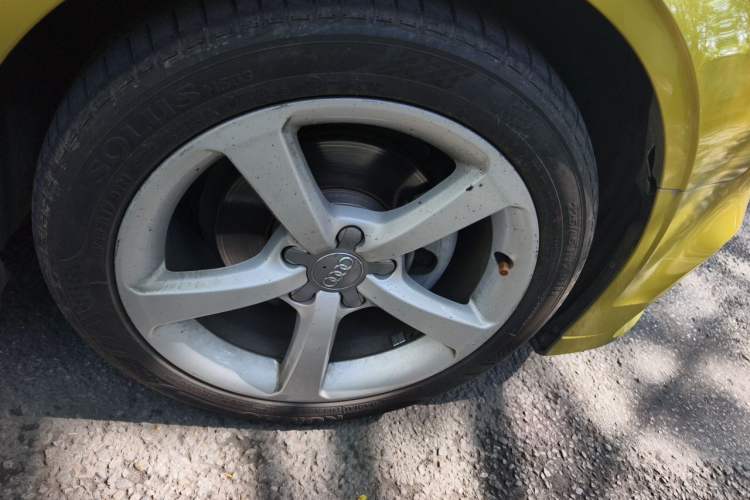 Used Audi A3 2017 Limousine 35 TFSI Fashion Model Right Front Wheel Hub