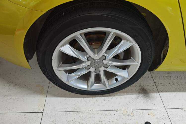 Used Audi A3 2017 Sportback 35 TFSI Ambition Edition Right Rear Wheel Hub