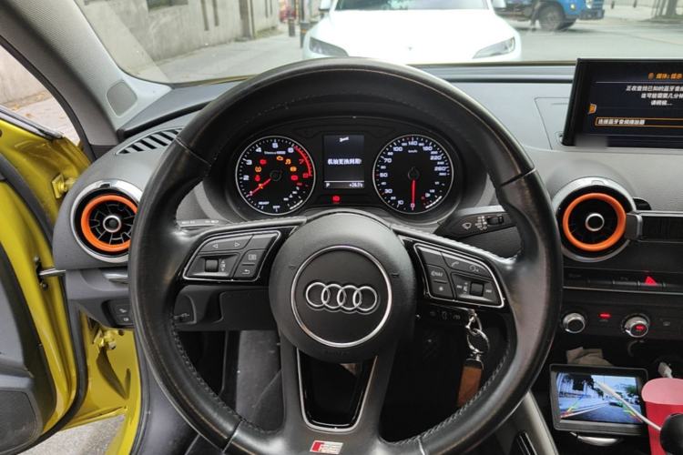 Used Audi A3 2017 Limousine 35 TFSI Fashion Model Steering Wheel