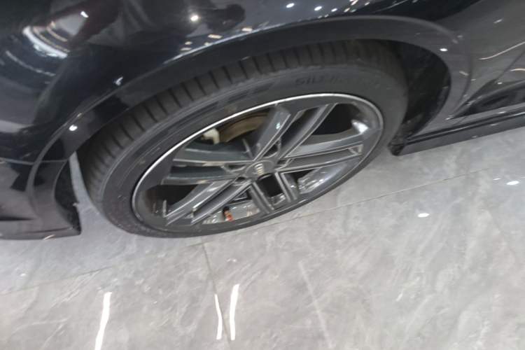 Used Audi A3 2018 30th Anniversary Edition Limousine 35 TFSI Sport Model Left Front Wheel Hub