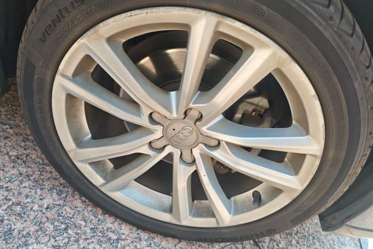 Used Audi A3 2018 30th Anniversary Edition Limousine 35 TFSI Ambition Model Right Front Wheel Hub