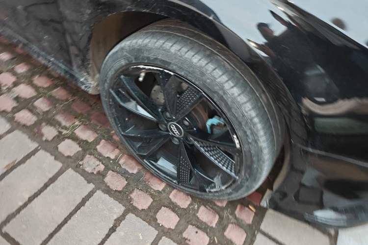 Used Audi A3 2018 30th Anniversary Edition Sportback 40 TFSI Sport Model Right Front Wheel Hub