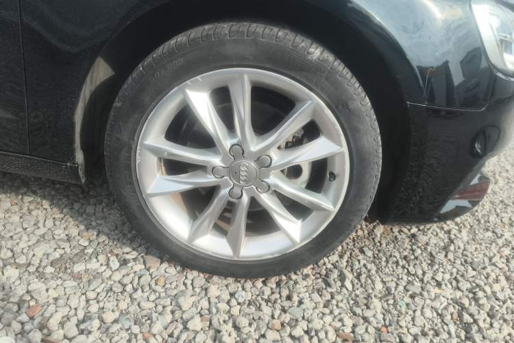 Used Audi A3 2018 30th Anniversary Edition Sportback 35 TFSI Ambition Model Right Front Wheel Hub