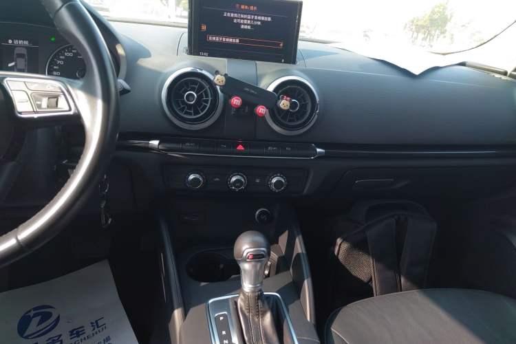 Used Audi A3 2018 30th Anniversary Edition Limousine 35 TFSI Fashion Model Audio And AC Panel