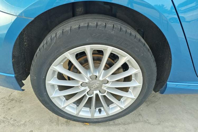 Used Audi A3 2018 30th Anniversary Edition Sportback 35 TFSI Fashion Model Right Rear Wheel Hub