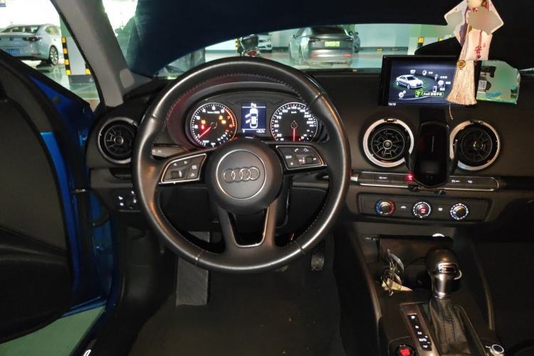 Used Audi A3 2018 30th Anniversary Edition Limousine 35 TFSI Fashion Model Steering Wheel