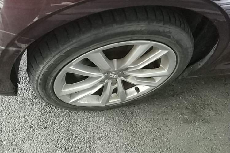 Used Audi A3 2018 30th Anniversary Edition Limousine 35 TFSI Ambition Model Left Front Wheel Hub