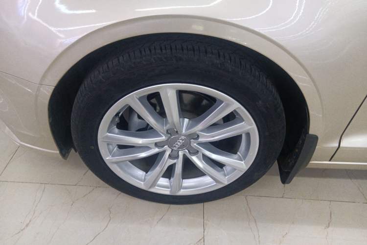 Used Audi A3 2018 30th Anniversary Edition Limousine 35 TFSI Ambition Model Left Front Wheel Hub