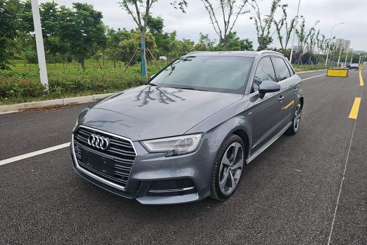 Used Audi A3 2018 30th Anniversary Edition Sportback 40 TFSI Sport Model Guazi used car, China used car export, Used car for sale, Used cars, Cheapest cars for sale
