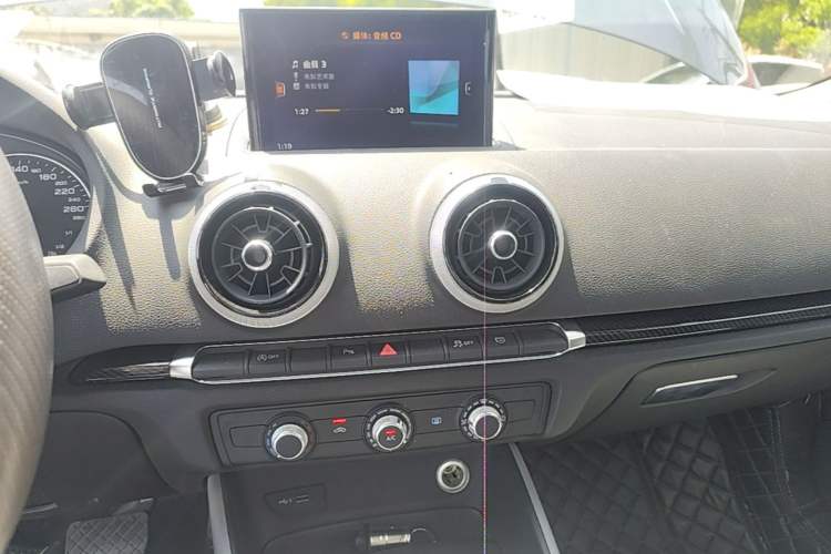Used Audi A3 2018 30th Anniversary Edition Limousine 35 TFSI Fashion Model Audio And AC Panel