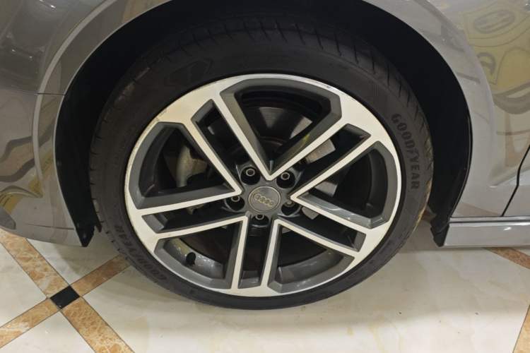 Used Audi A3 2018 30th Anniversary Edition Limousine 40 TFSI Sport Model Left Front Wheel Hub