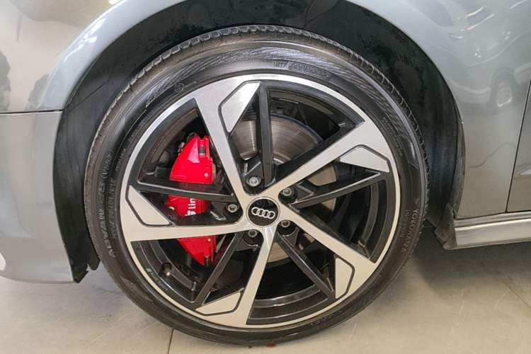 Used Audi A3 2018 30th Anniversary Edition Sportback 40 TFSI Sport Model Left Front Wheel Hub