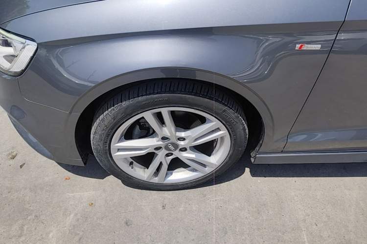 Used Audi A3 2018 30th Anniversary Edition Limousine 35 TFSI Fashion Model Left Front Wheel Hub