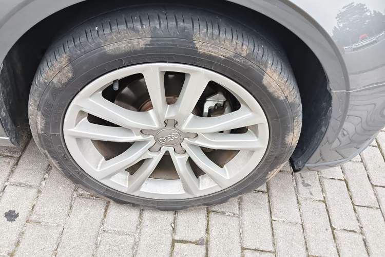 Used Audi A3 2018 30th Anniversary Edition Limousine 35 TFSI Ambition Model Right Front Wheel Hub