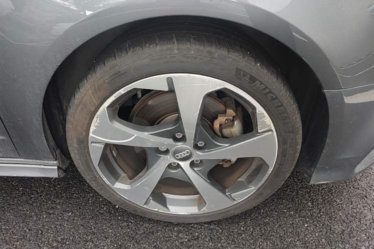 Used Audi A3 2018 30th Anniversary Edition Sportback 40 TFSI Sport Model Right Front Wheel Hub
