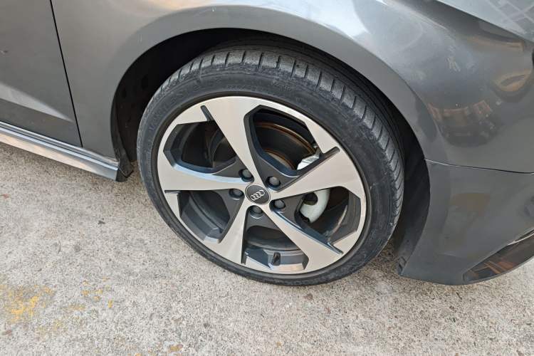 Used Audi A3 2018 30th Anniversary Edition Sportback 35 TFSI Fashion Model Right Front Wheel Hub