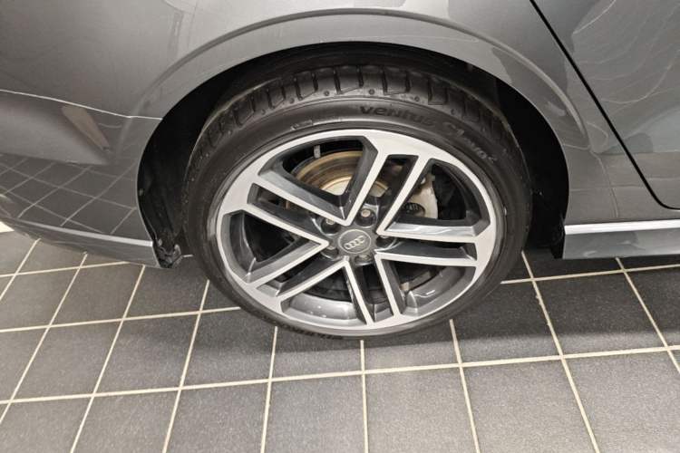 Used Audi A3 2018 30th Anniversary Edition Limousine 35 TFSI Sport Model Right Rear Wheel Hub