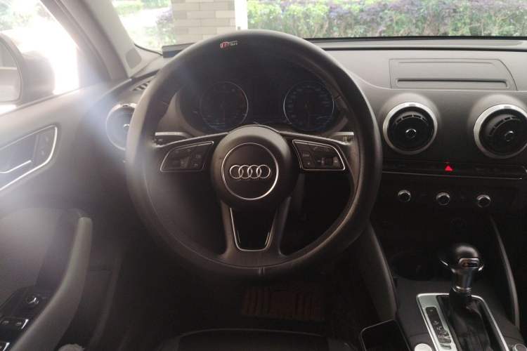 Used Audi A3 2018 30th Anniversary Edition Limousine 35 TFSI Fashion Model Steering Wheel