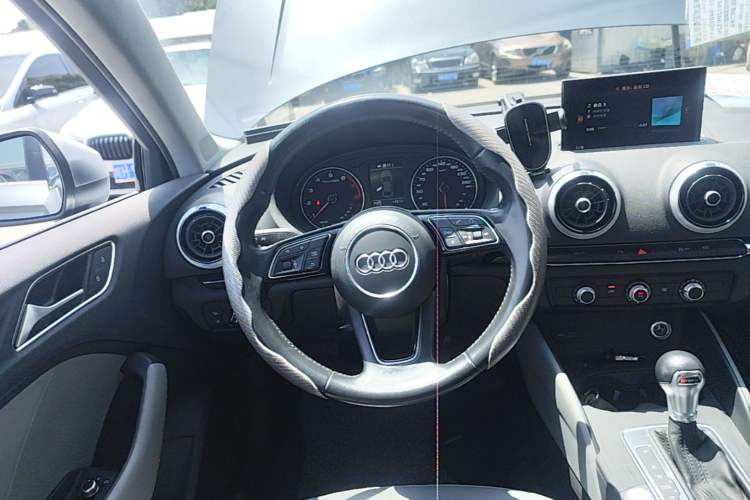 Used Audi A3 2018 30th Anniversary Edition Limousine 35 TFSI Fashion Model Steering Wheel