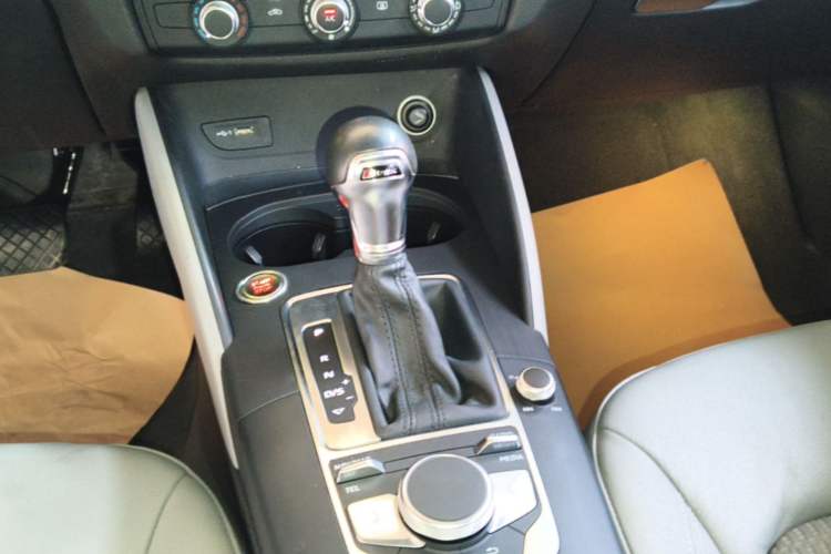 Used Audi A3 2018 30th Anniversary Edition Limousine 35 TFSI Fashion Model Gear Lever