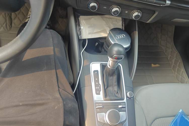 Used Audi A3 2018 30th Anniversary Edition Limousine 35 TFSI Fashion Model Gear Lever