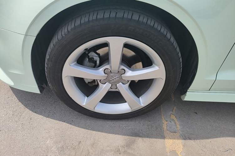 Used Audi A3 2018 30th Anniversary Edition Limousine 35 TFSI Fashion Model Left Front Wheel Hub