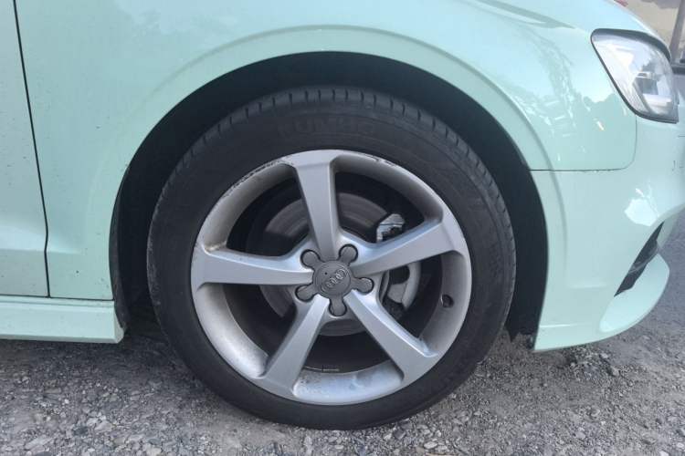 Used Audi A3 2018 30th Anniversary Edition Limousine 35 TFSI Fashion Model Right Front Wheel Hub