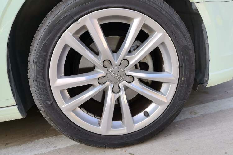 Used Audi A3 2018 30th Anniversary Edition Limousine 35 TFSI Ambition Model Right Front Wheel Hub