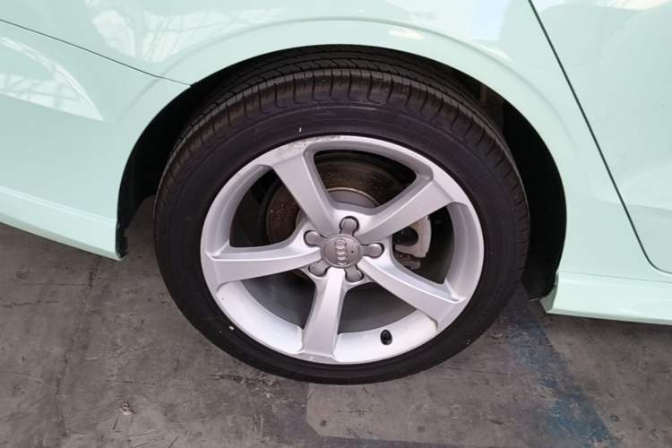 Used Audi A3 2018 30th Anniversary Edition Limousine 35 TFSI Fashion Model Right Rear Wheel Hub