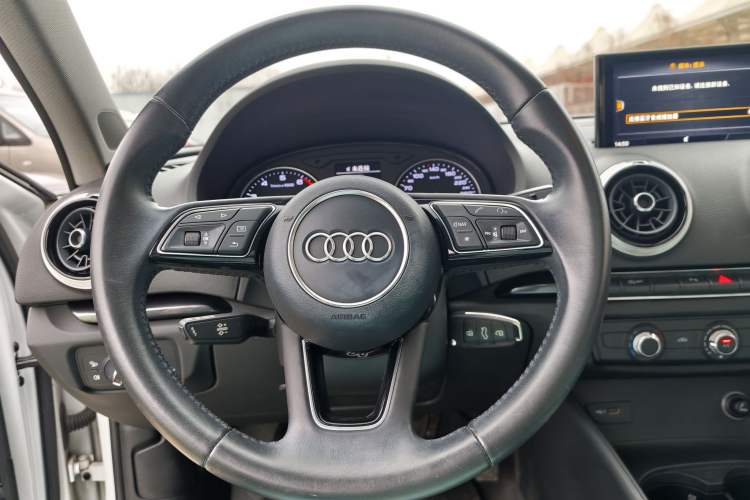 Used Audi A3 2018 30th Anniversary Edition Limousine 35 TFSI Fashion Model Steering Wheel