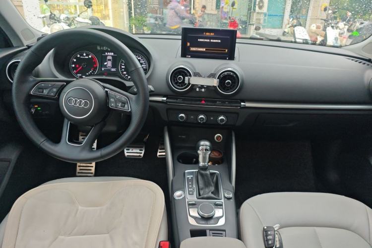 Used Audi A3 2018 30th Anniversary Edition Sportback 35 TFSI Ambition Model Center Console