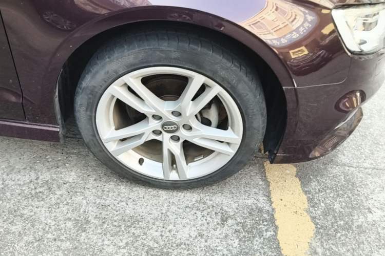 Used Audi A3 2018 30th Anniversary Edition Limousine 35 TFSI Fashion Model Right Front Wheel Hub