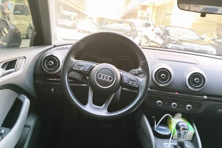 Used Audi A3 2018 30th Anniversary Edition Limousine 35 TFSI Fashion Model Steering Wheel