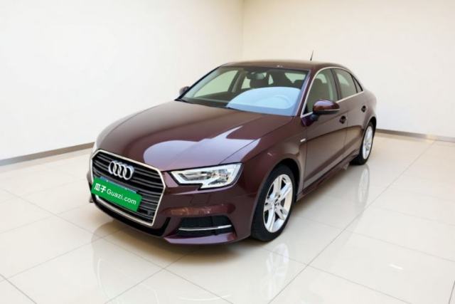 Ojetý Audi A3 2018 30th Anniversary Edition Limousine 35 TFSI Fashion Model