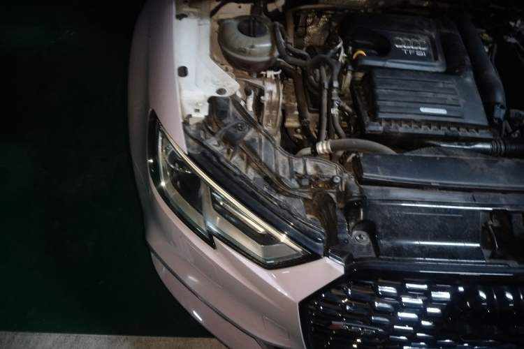 Used Audi A3 2018 30th Anniversary Edition Limousine 35 TFSI Fashion Model Engine Bay Right