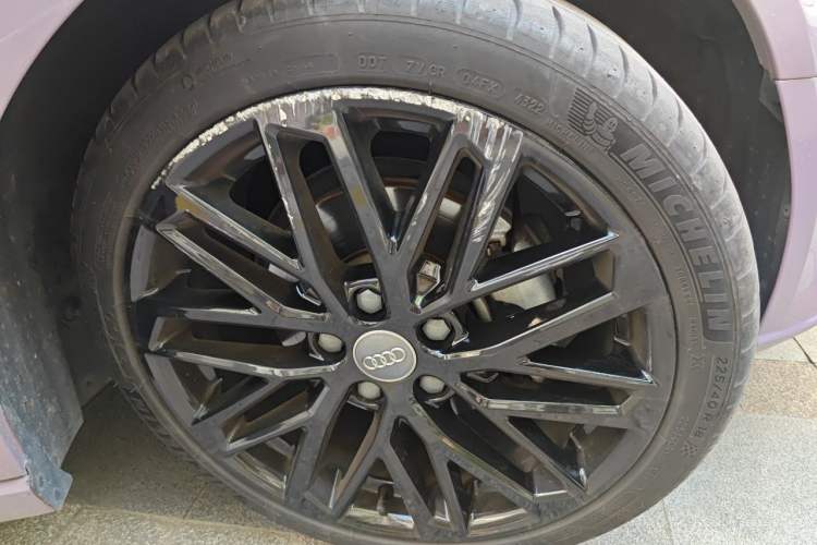 Used Audi A3 2018 30th Anniversary Edition Sportback 35 TFSI Style Model Right Front Wheel Hub