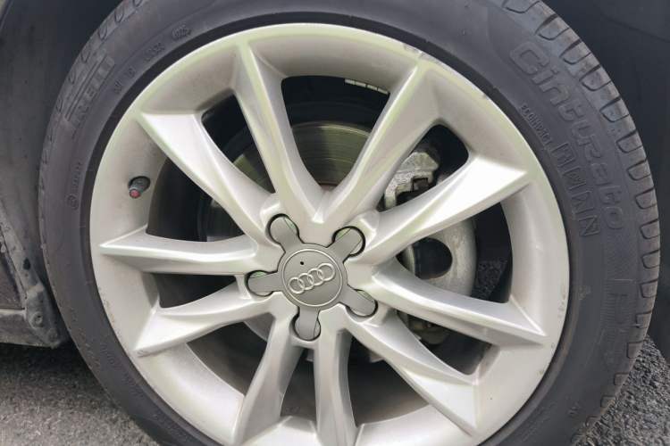 Used Audi A3 2018 30th Anniversary Edition Sportback 35 TFSI Ambition Model Right Front Wheel Hub
