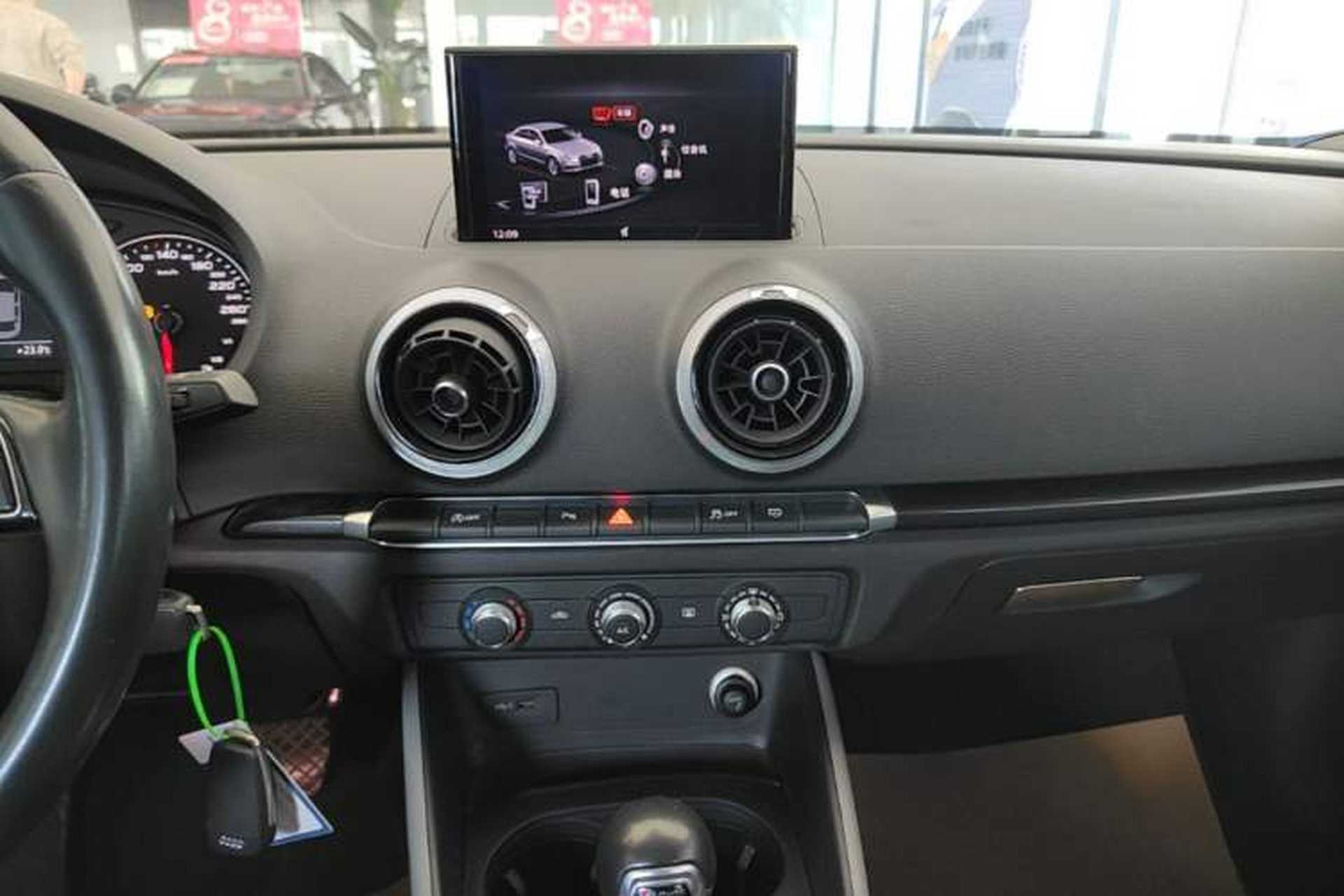 Used Audi A3 2018 30th Anniversary Edition Limousine 35 TFSI Fashion Model Audio And AC Panel