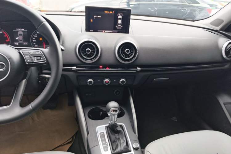 Used Audi A3 2018 30th Anniversary Edition Limousine 35 TFSI Fashion Model Audio And AC Panel