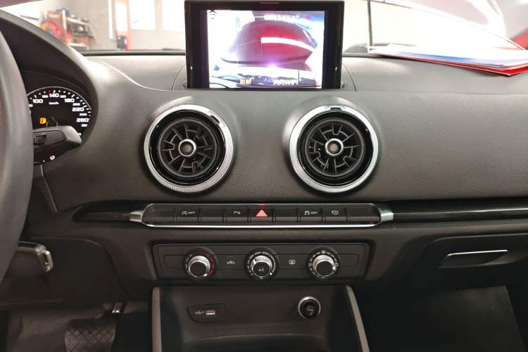 Used Audi A3 2018 30th Anniversary Edition Limousine 35 TFSI Fashion Model Audio And AC Panel