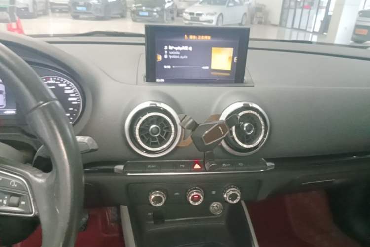 Used Audi A3 2018 30th Anniversary Edition Sportback 35 TFSI Fashion Model Audio And AC Panel