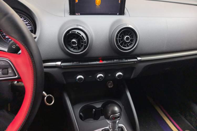 Used Audi A3 2018 30th Anniversary Edition Sportback 35 TFSI Ambition Model Audio And AC Panel