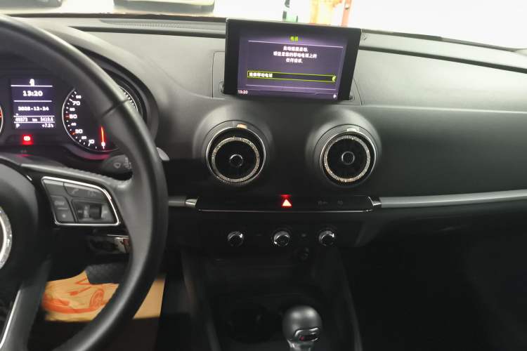 Used Audi A3 2018 30th Anniversary Edition Sportback 35 TFSI Ambition Model Audio And AC Panel