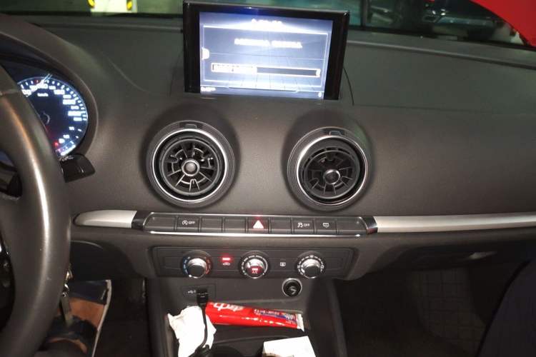 Used Audi A3 2018 30th Anniversary Edition Sportback 35 TFSI Ambition Model Audio And AC Panel