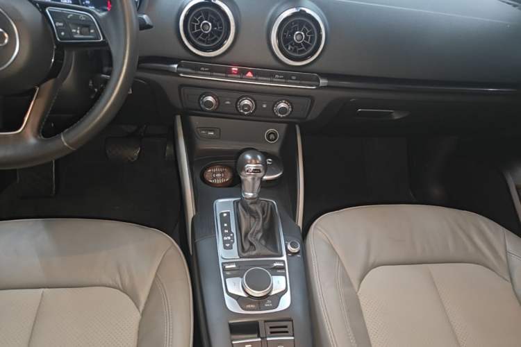 Used Audi A3 2018 30th Anniversary Edition Limousine 35 TFSI Fashion Model Gear Lever