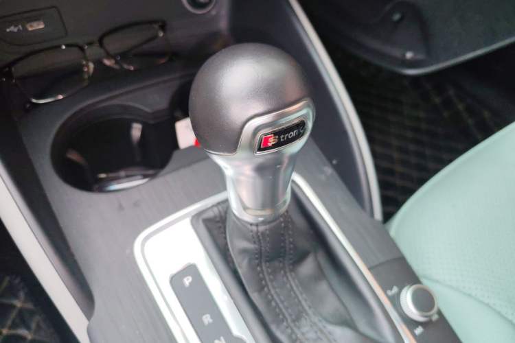 Used Audi A3 2018 30th Anniversary Edition Limousine 35 TFSI Fashion Model Gear Lever