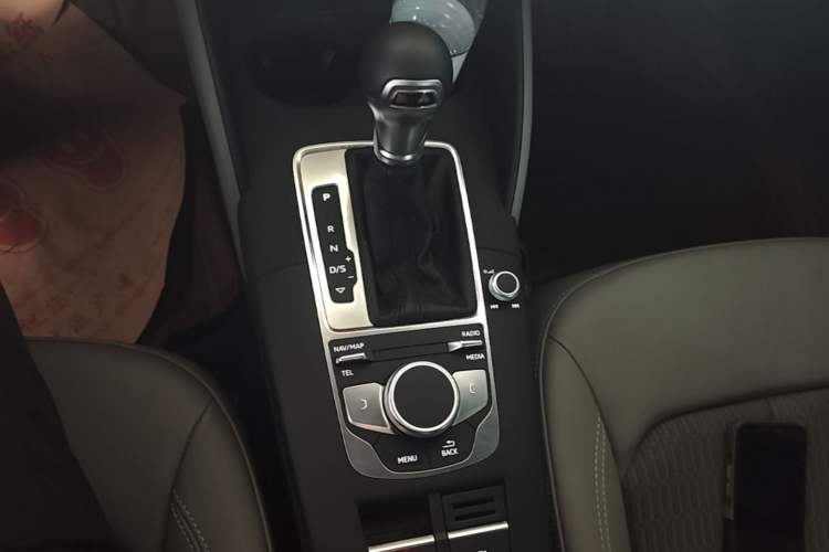 Used Audi A3 2018 30th Anniversary Edition Limousine 35 TFSI Fashion Model Gear Lever