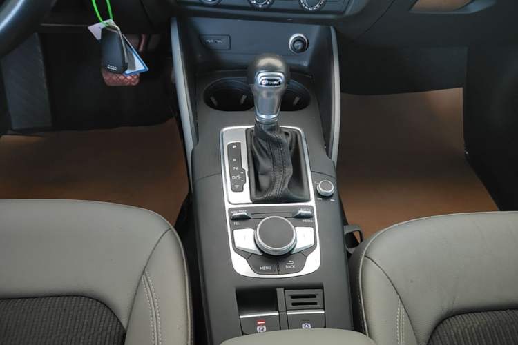 Used Audi A3 2018 30th Anniversary Edition Limousine 35 TFSI Fashion Model Gear Lever